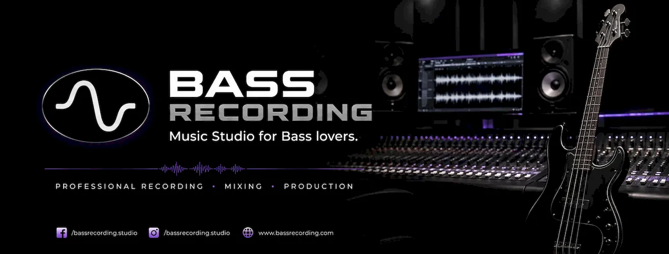 Bass Recording Facebook cover za muzički studio sa audio opremom, bas gitarom i tamnom studijskom atmosferom